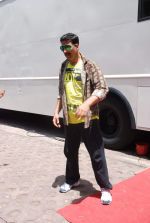 Akshay Kumar promote Rowdy Rathore on the sets of CID in Kandivli, Mumbai on 22nd May 2012 (199).JPG